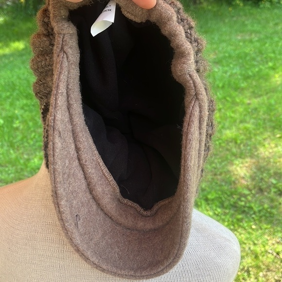 Knitted Beret Cap with floral accent 80% Wool Made in Italy, color is Brown - Picture 7 of 9